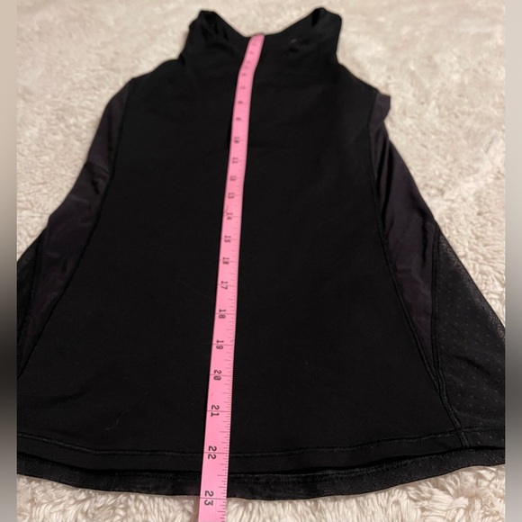 Lululemon Women’s Sz 4 Body Con Tank Top W/ Shelf Bra Black Activewear Mesh Back - Picture 3 of 10
